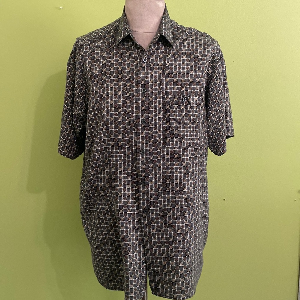 Men’s short sleeve button down shirt